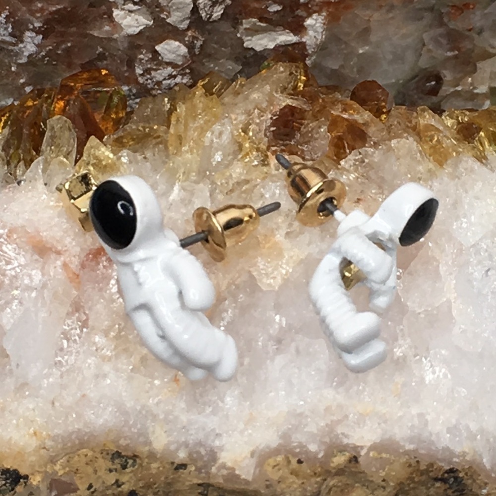 Astronaut Earrings - Picture 7 of 12